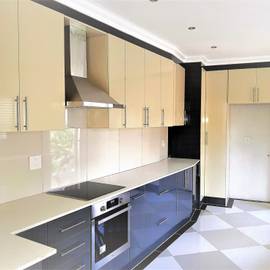 Modern Kitchen Revamp - High Gloss Two-tone :  Built-in kitchens by Zingana Kitchens and Cabinetry 