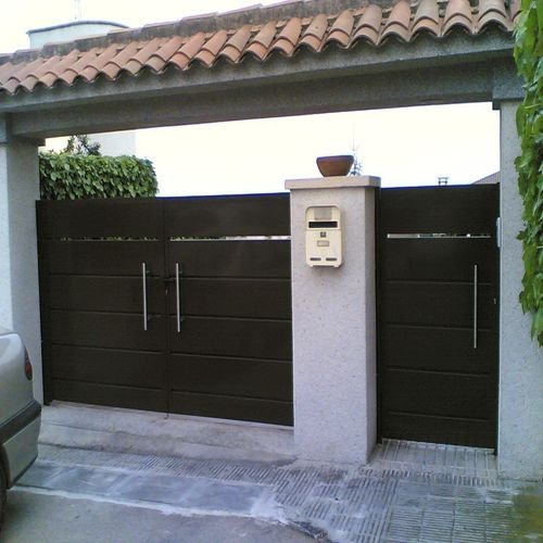 15 esempi di cancelli dingresso per valorizzare casa Copertura cancello pedonale