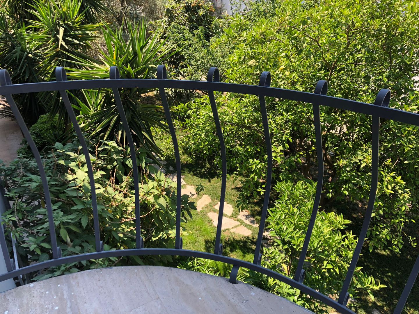 How to Paint Balcony Railings [13 Easy Steps to Guide] homify