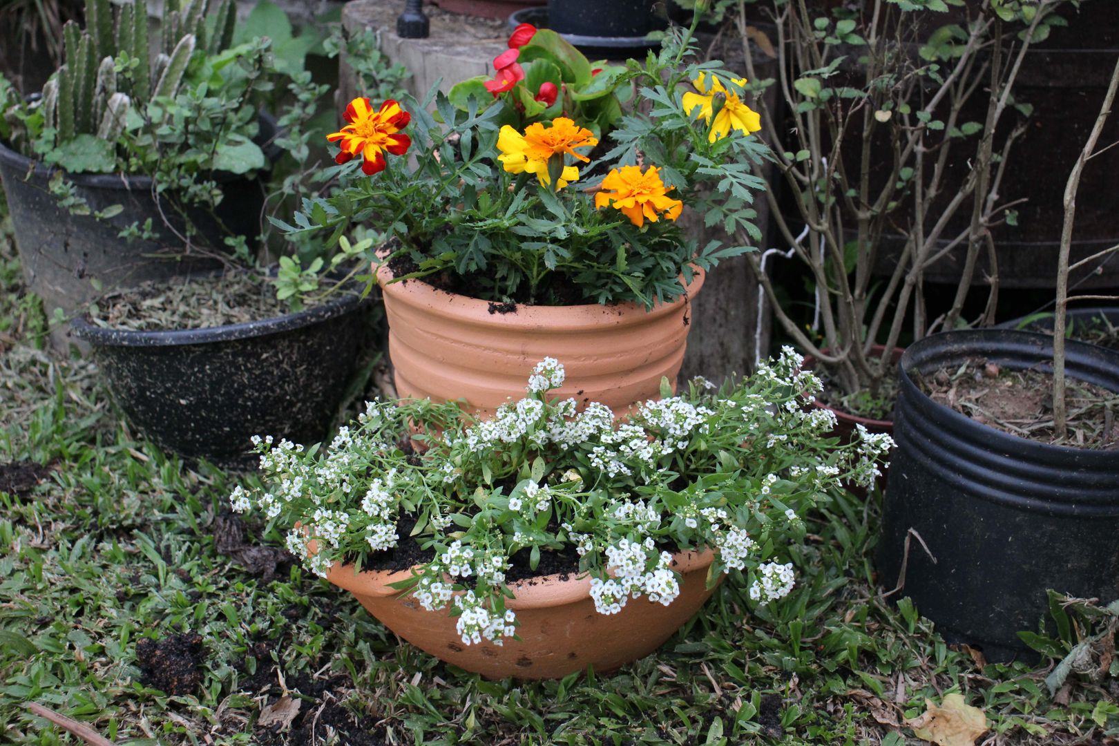 9 Amazingly Easy Steps To Make A Flower Clay Pot Tower Homify