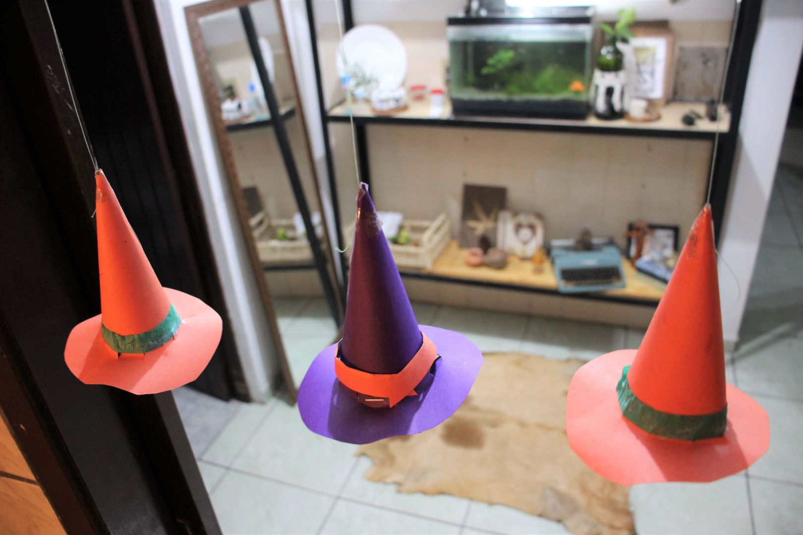 Halloween Decoration DIY Spooky Floating Witch Hats in 10 Simple Steps