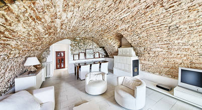 RISTRUTTURAZIONE: una casa da monte affacciata sul lago , STUDIO PAOLA FAVRETTO SAGL STUDIO PAOLA FAVRETTO SAGL Dnevna soba Kamen