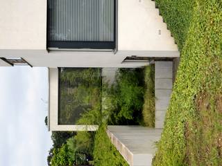 Villa met praktijk te Born, Nederland, FWP architectuur BV FWP architectuur BV Case in stile minimalista Cemento