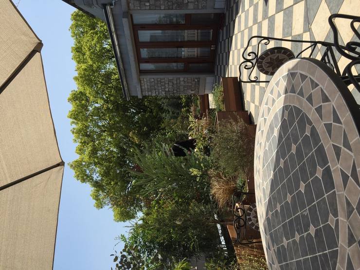  Hiên, sân thượng by 株式会社ムサ・ジャパン　ヴェルデ