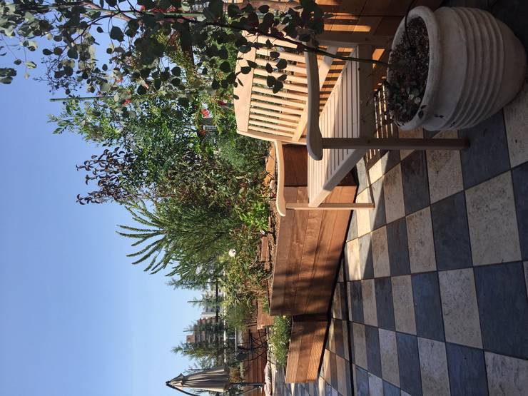  Hiên, sân thượng by 株式会社ムサ・ジャパン　ヴェルデ