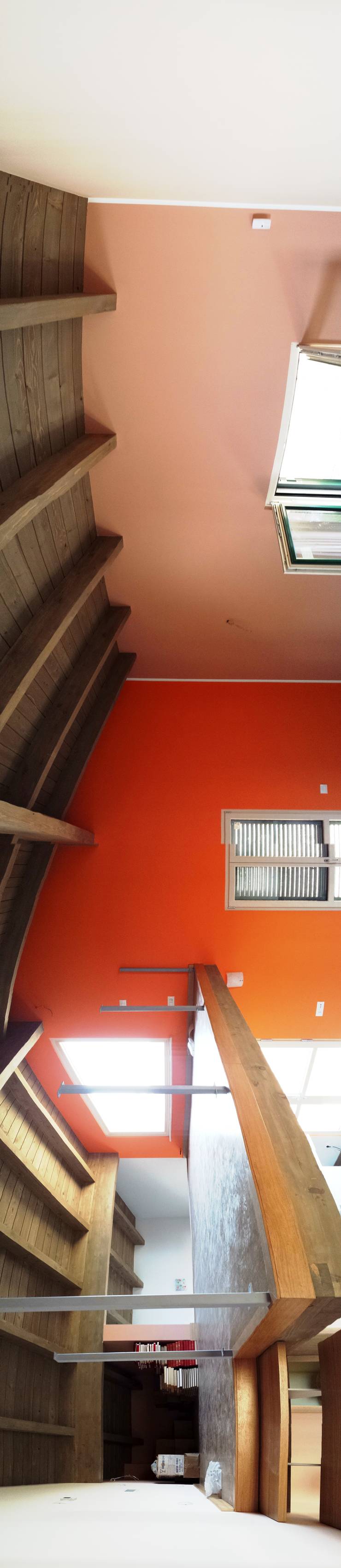  Phòng khách by DBIOSTUDIO 