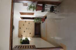 15 Ways to decorate your home entrance walls 15 Ways to decorate your home entrance walls