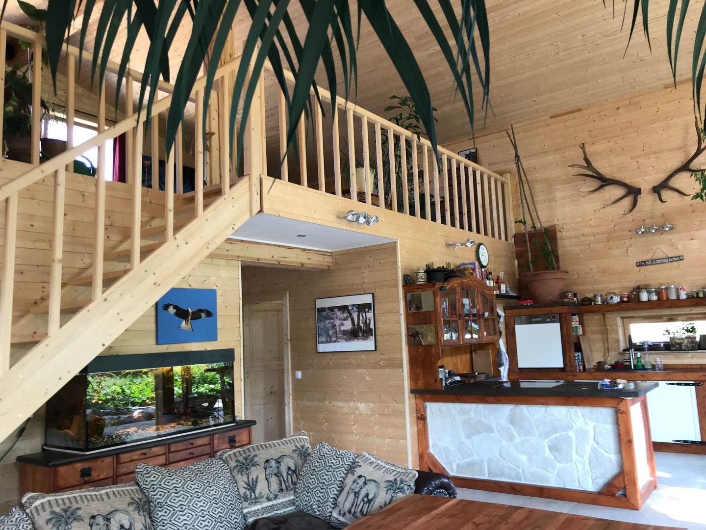 Wohnen mit der Natur im Haus "Taunus" auf 150 qm, THULE Blockhaus GmbH - Ihr Fertigbausatz für ein Holzhaus THULE Blockhaus GmbH - Ihr Fertigbausatz für ein Holzhaus Escadas Madeira Efeito de madeira