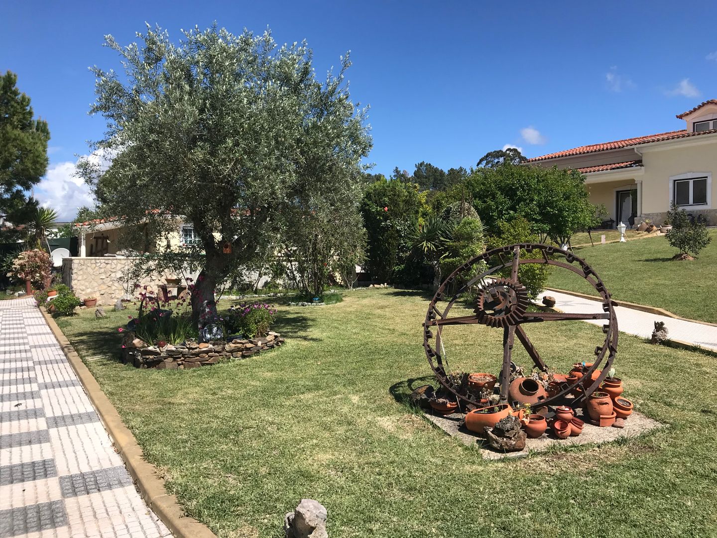 Moradia tipologia t5 para venda, ABRANRUR - Mediação Imobiliária, Lda ABRANRUR - Mediação Imobiliária, Lda Front yard