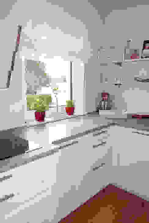 Exklusives Interior Design für eine Stadtwohnung: Einbauküche von Stilschmiede - Berlin - Interior Design