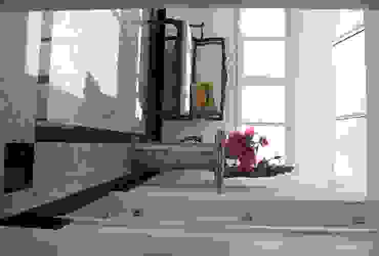Atelier Plural Couloir, entrée, escaliers modernes