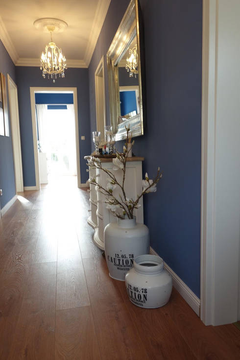 Exklusives Interior Design für eine Stadtwohnung: Flur & Diele von Stilschmiede - Berlin - Interior Design