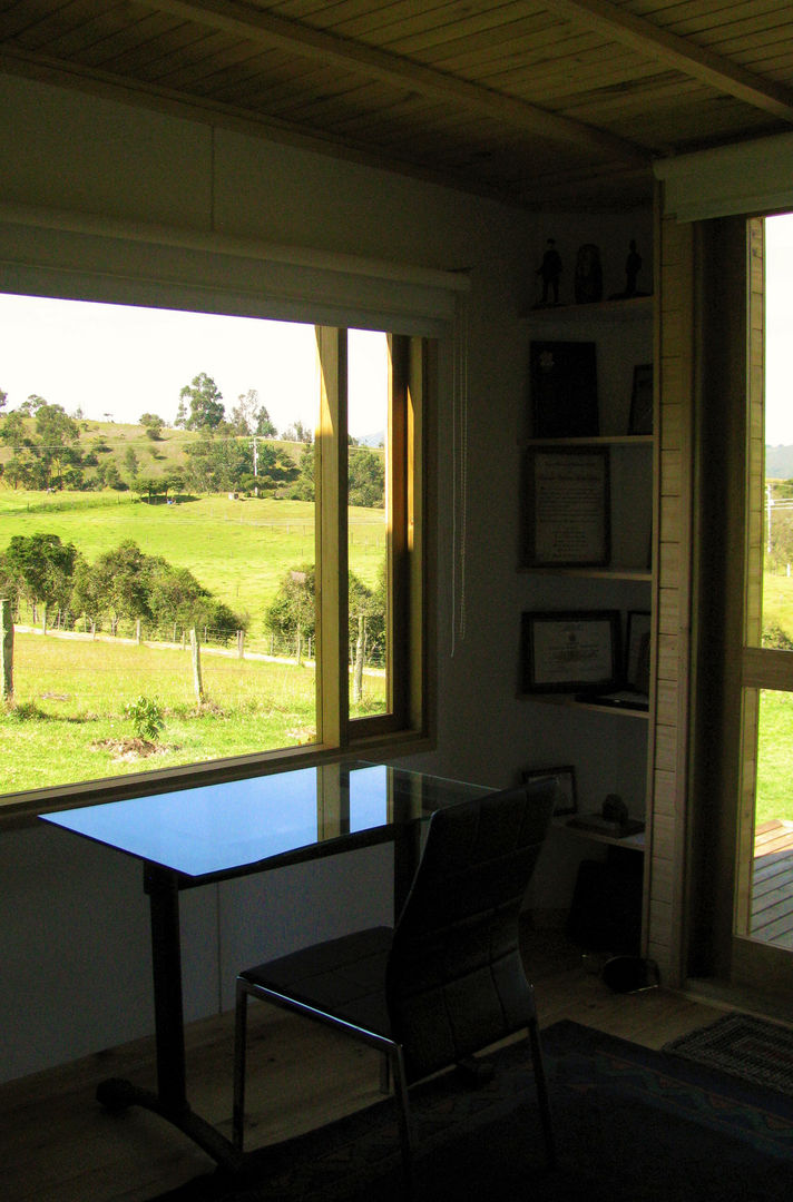 Casa cubica madera, Taller de Ensamble SAS Taller de Ensamble SAS Escritórios modernos