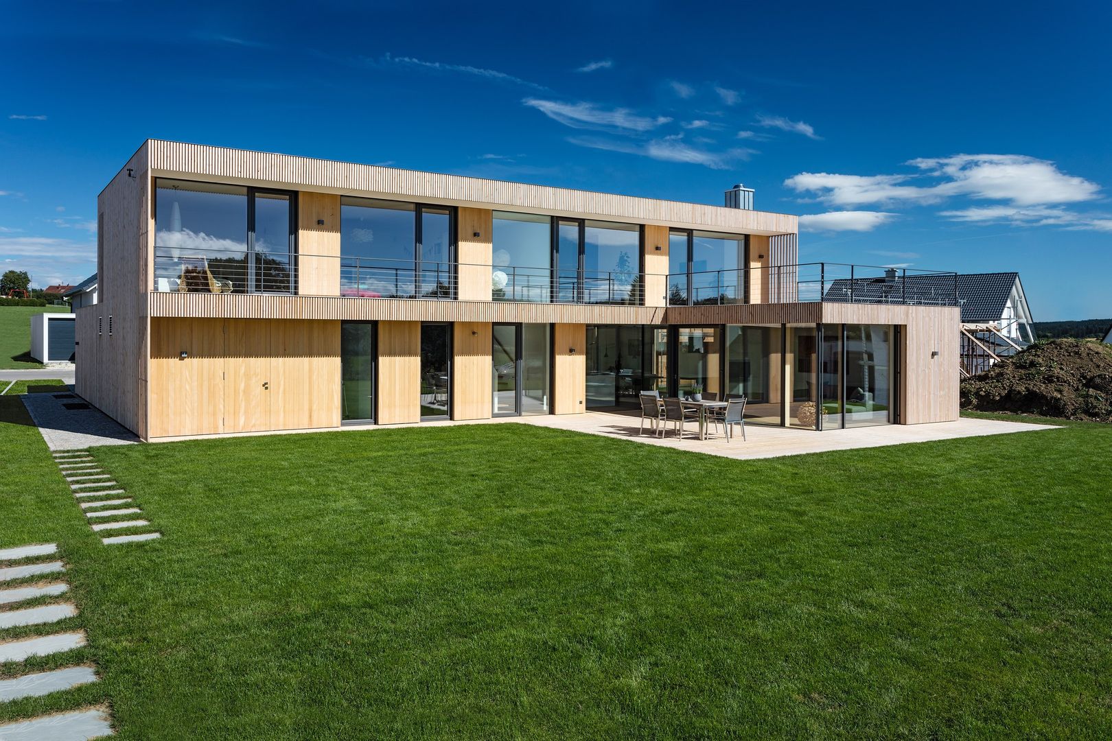 Wohnhaus bei Rottweil, schwarzwälder design zieht ein schwarzwälder design zieht ein Casa di legno