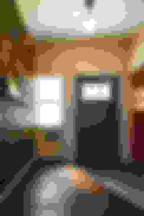 Desain Rumah Kayu Yang Sederhana Di Luar Modern Di Dalam