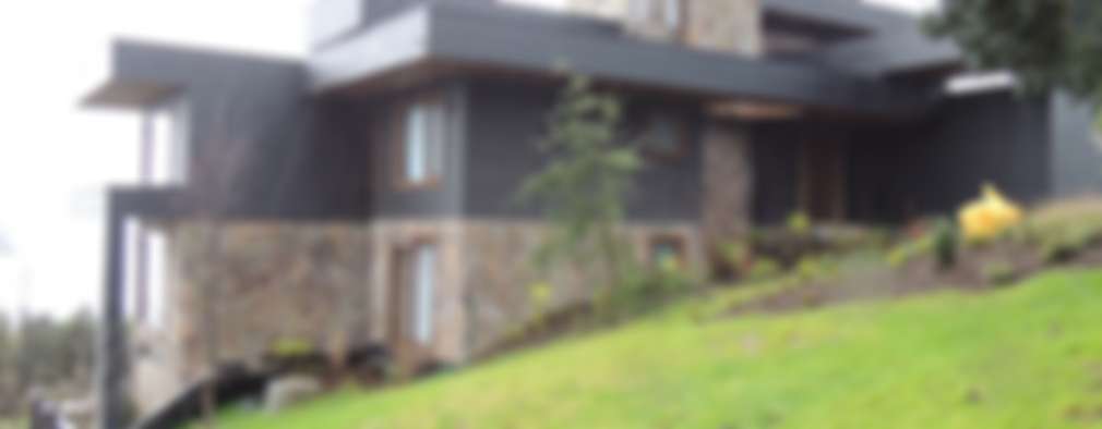 Una bella casa a la orilla de un lago