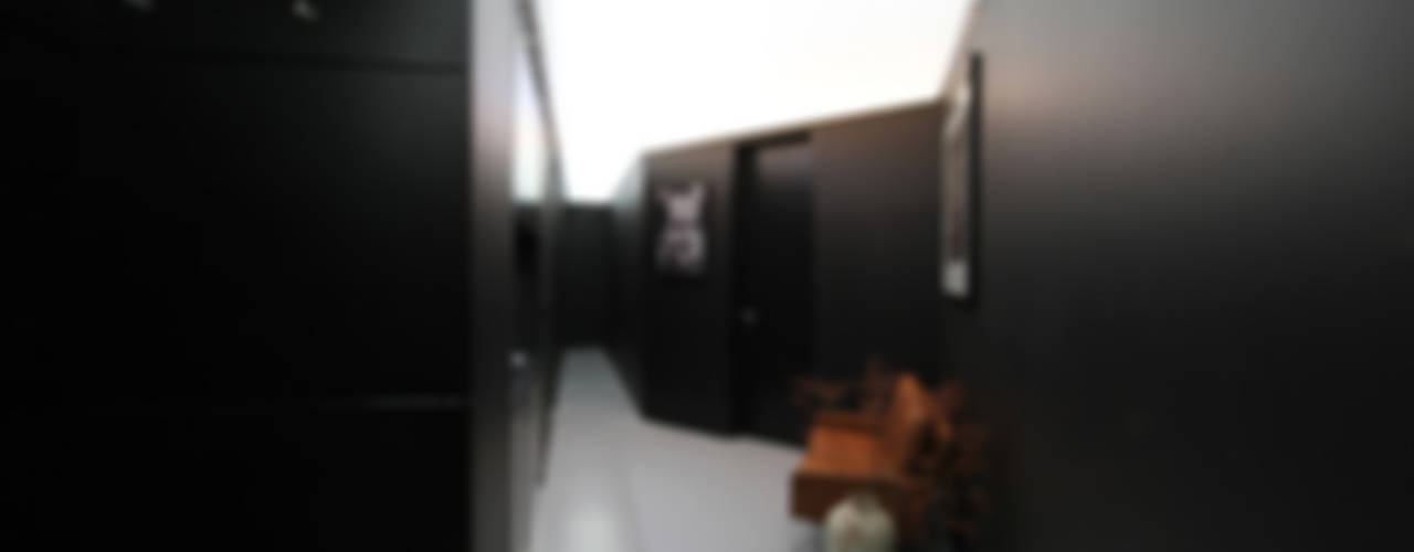 Postproduction Studio, designyougo - architects and designers designyougo - architects and designers Moderner Flur, Diele & Treppenhaus