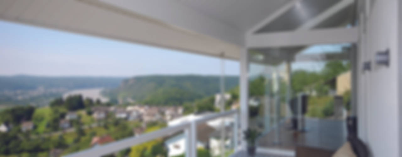 Panoramalage im Siebengebierge, DAVINCI HAUS GmbH & Co. KG DAVINCI HAUS GmbH & Co. KG Klassischer Balkon, Veranda & Terrasse