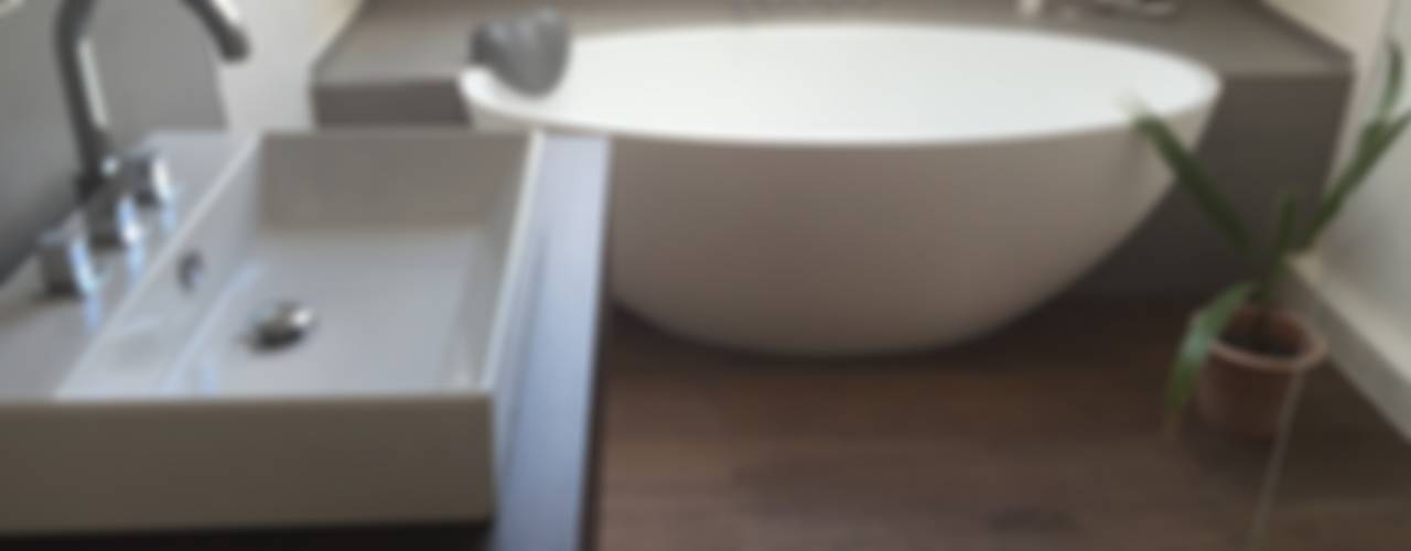 Einbau-Dokumentation eines Badeloft-Kunden anhand der freistehenden Badewanne BW-04, Badeloft - Badewannen und Waschbecken aus Mineralguss und Marmor Badeloft - Badewannen und Waschbecken aus Mineralguss und Marmor Modern bathroom