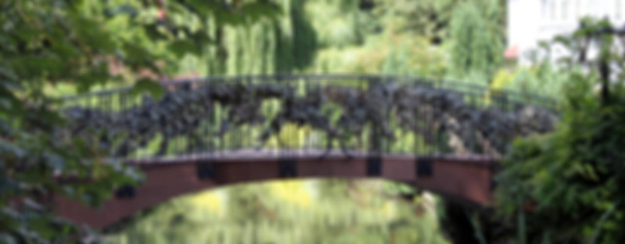 Bespoke railings for a private bridge (exclusive gardens in London), VilliZANINI Wrought Iron Art Since 1655 VilliZANINI Wrought Iron Art Since 1655 Jardines zen Hierro/Acero