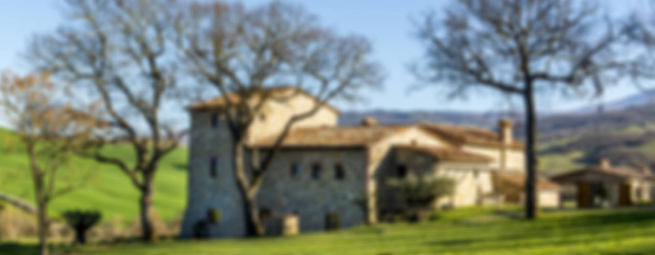 Une Villa Qui a des Inspirations Italienne: Toscane, dmesure dmesure Дома в средиземноморском стиле