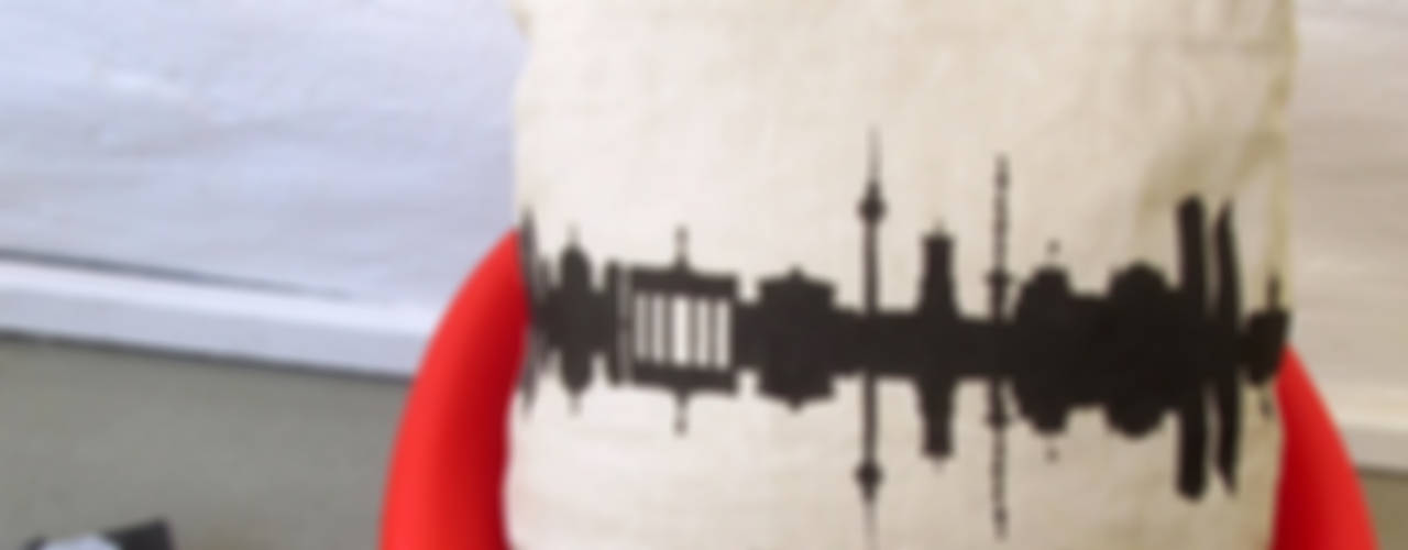 Kissen mit Skyline Print, 44spaces 44spaces غرفة المعيشة