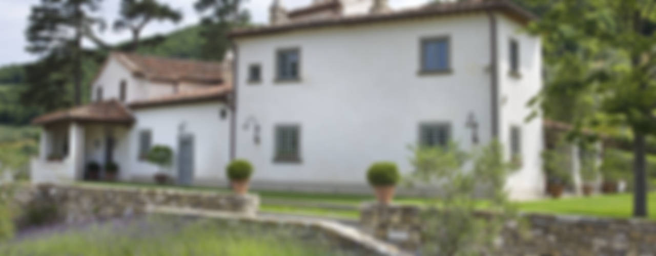 Casale sulle colline di Firenze: Spirito tradizionale, Antonio Lionetti Home Design Antonio Lionetti Home Design Rustic style garden