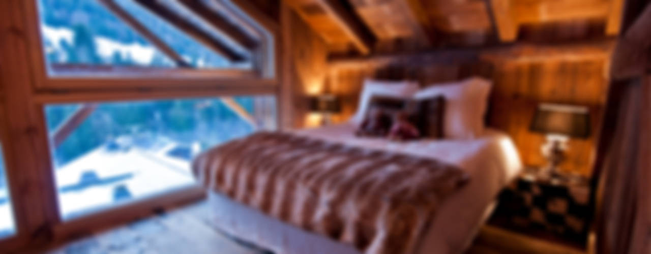 Chalet de Claude: un chalet de luxe, mais distinctif avec un intérieur en rouge et noir, shep&kyles design shep&kyles design Country style bedroom