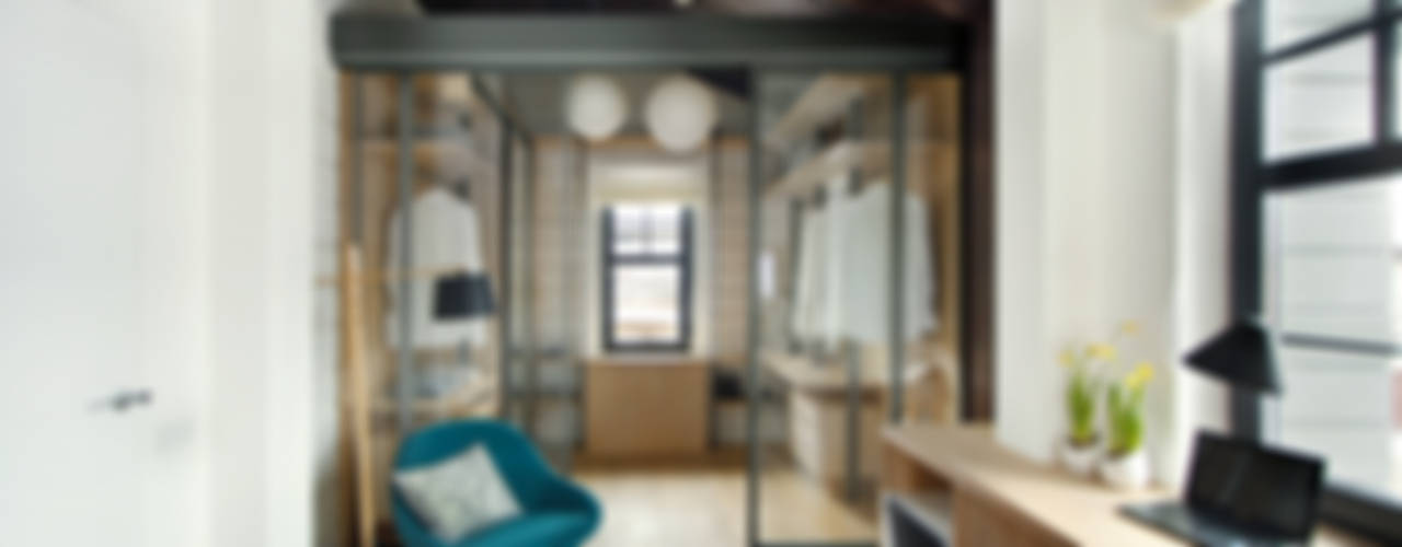 Спальня с прозрачной гардеробной, ZE|Workroom studio ZE|Workroom studio 北欧デザインの ドレッシングルーム