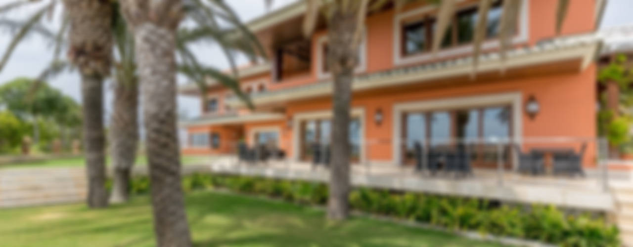 Villa de lujo en Málaga con toques tropicales, Per Hansen Per Hansen Casas de estilo tropical