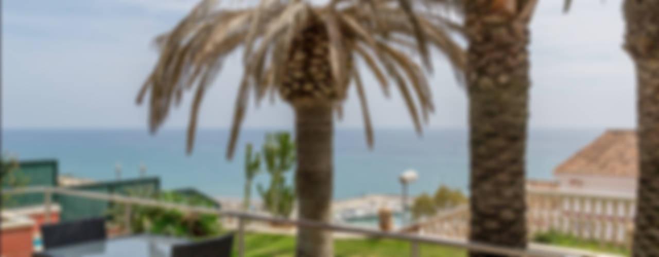 Villa de lujo en Málaga con toques tropicales, Per Hansen Per Hansen Tropical style balcony, porch & terrace