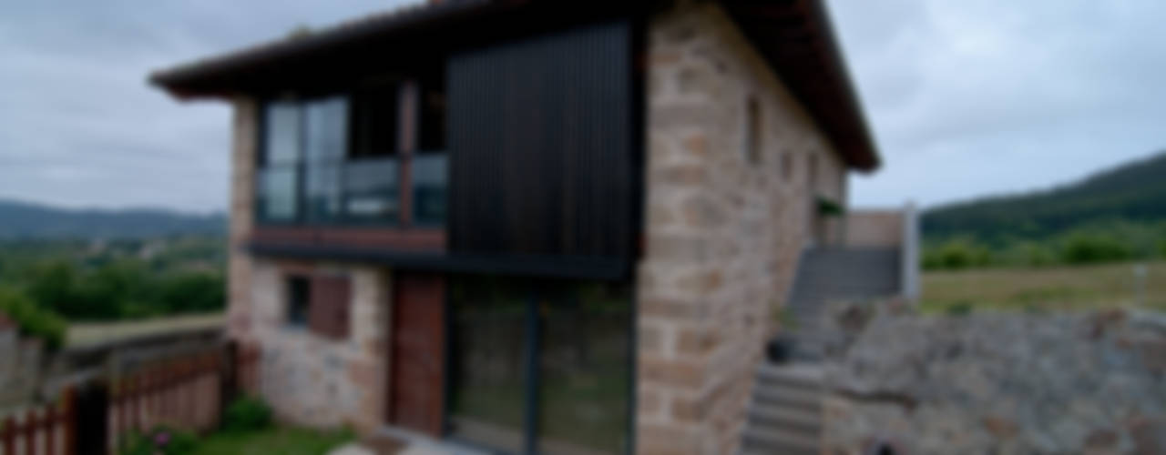 Una Casa Rural con paredes de Piedra del siglo XVIII que te robará el aliento, RUBIO · BILBAO ARQUITECTOS RUBIO · BILBAO ARQUITECTOS Houses