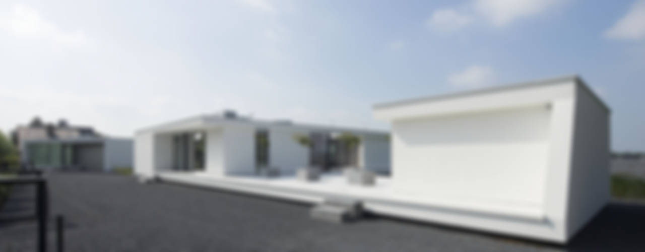 “G-house, villa met gastenverblijf aan de Reeuwijkse Plas” , Lab32 architecten Lab32 architecten مرآب~ كراج