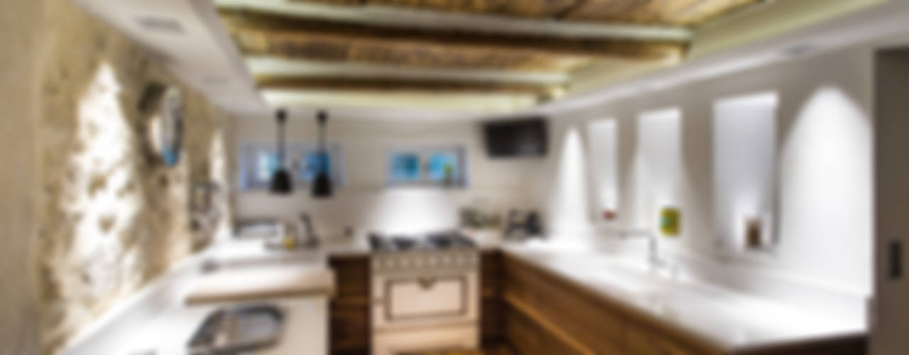 Mélange entre tradition et modernité, Jeux de Lumière Jeux de Lumière Rustic style kitchen