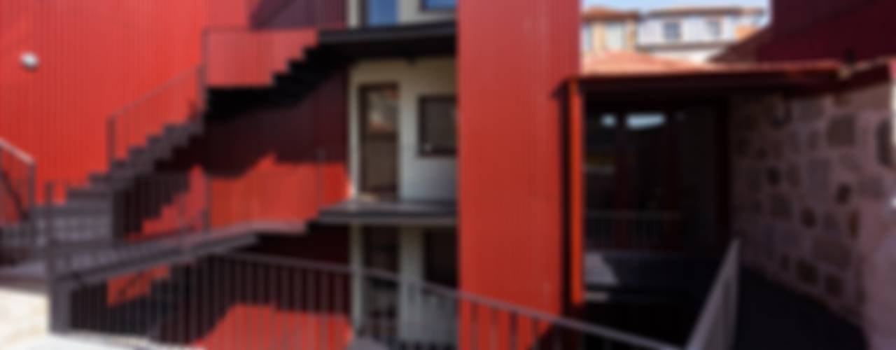Caldeireiros Houses, Clínica de Arquitectura Clínica de Arquitectura Minimalistyczne domy Żelazo/Stal Czerwony