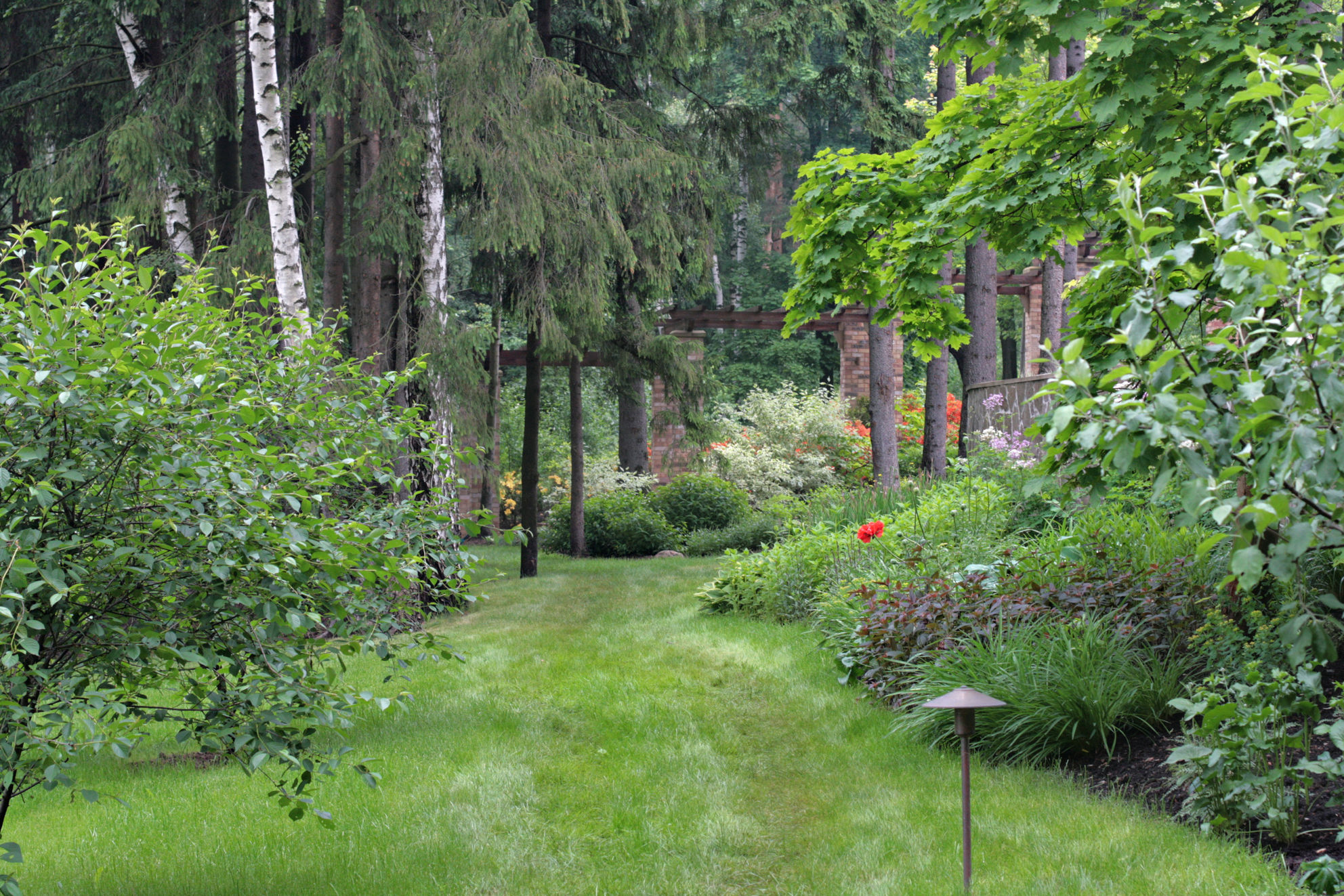 Дизайн сада в Москве для загородного дома