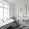 The Colour of Air, Gisbert Pöppler Architektur Interieur Gisbert Pöppler Architektur Interieur Modern Banyo Badezimmerboden,badezimmer,Badezimmerspiegel,weiße Bad