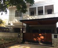 Tampak bagian depan:  Dinding by Urbanismo Indonesia