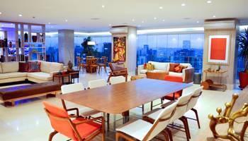 SALA DE JANTAR COM VISTA PANORÂMICA: Salas de jantar por Adriana Scartaris design e interiores