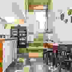 Prédio Turístico em Santa Catarina, Lisboa alma portuguesa CozinhaMesas e cadeiras