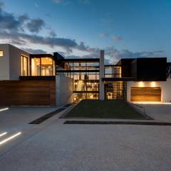 House Boz , Nico Van Der Meulen Architects Nico Van Der Meulen Architects Modern Evler