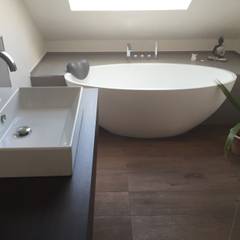 Badeloft - Badewannen und Waschbecken aus Mineralguss und Marmor Modern bathroom