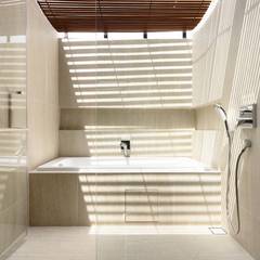 Well of Light, HYLA Architects HYLA Architects Modern bathroom