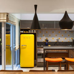 _IN Panamby, ARQ_IN ARQ_IN Cozinhas modernas Mobiliário,Armários,Bancada,Madeira,Cadeira,Mesa,laranja,Design de interiores,Cozinha,Porta