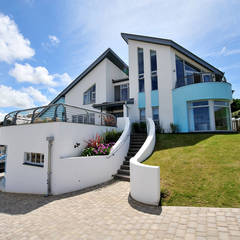 The Sea House, Porth, Cornwall homify Вилла