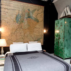 Garage Loft:  Slaapkamer door BRICKS Studio