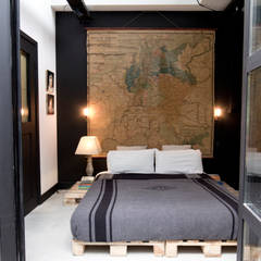 Garage Loft:  Slaapkamer door BRICKS Studio