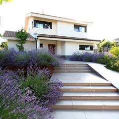 Red Grass: Jardines de estilo  de Estudio de paisajismo 2R PAISAJE, Mediterráneo  