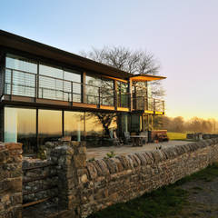 Carreg a Gwydr, Hall + Bednarczyk Architects Hall + Bednarczyk Architects Balcones y terrazas de estilo moderno