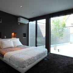 明暗のあるシンプルモダンの家, TERAJIMA ARCHITECTS／テラジマアーキテクツ TERAJIMA ARCHITECTS／テラジマアーキテクツ Modern style bedroom